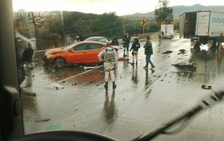 Cierran la México-Qro en Coyotepec por accidente de tractocamión y autos