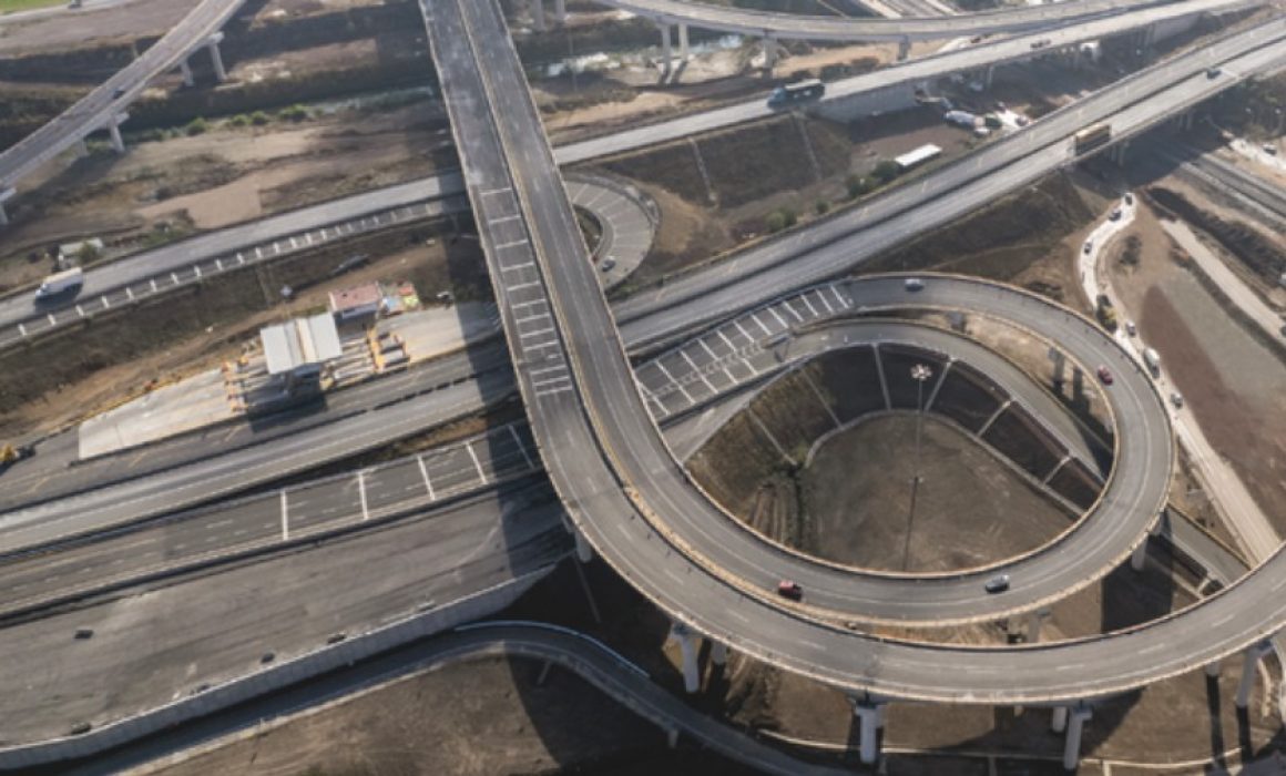 Colapsa Circuito Exterior Mexiquense por saturación en plazas de cobro