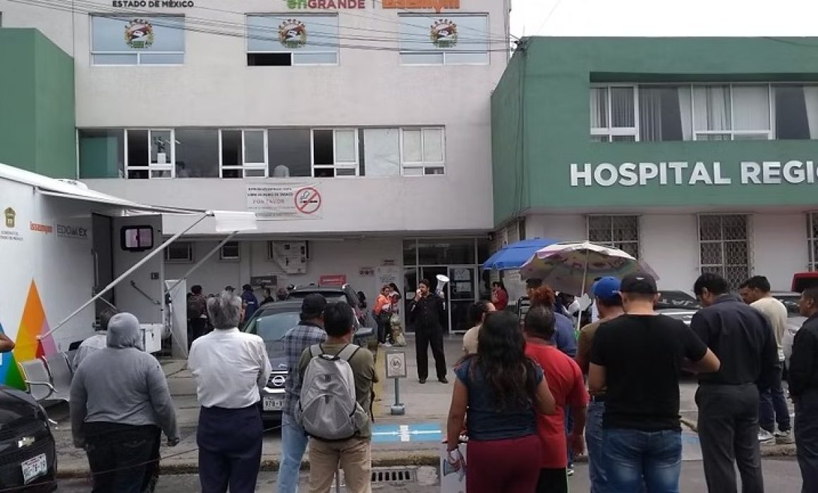 Colapsa ISSEMYM en Nezahualcóyotl: filas, maltrato y falta de medicina