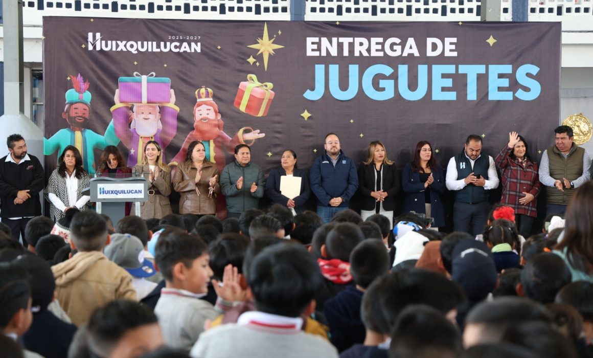 Concluye Huixquilucan entrega masiva de juguetes en escuelas públicas