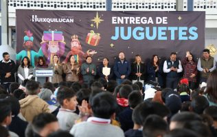 Concluye Huixquilucan entrega masiva de juguetes en escuelas públicas