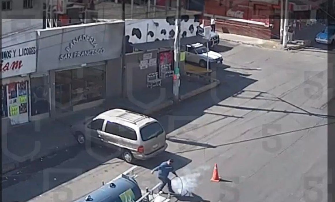 Controlan fuga de gas en vialidad de Tultitlán