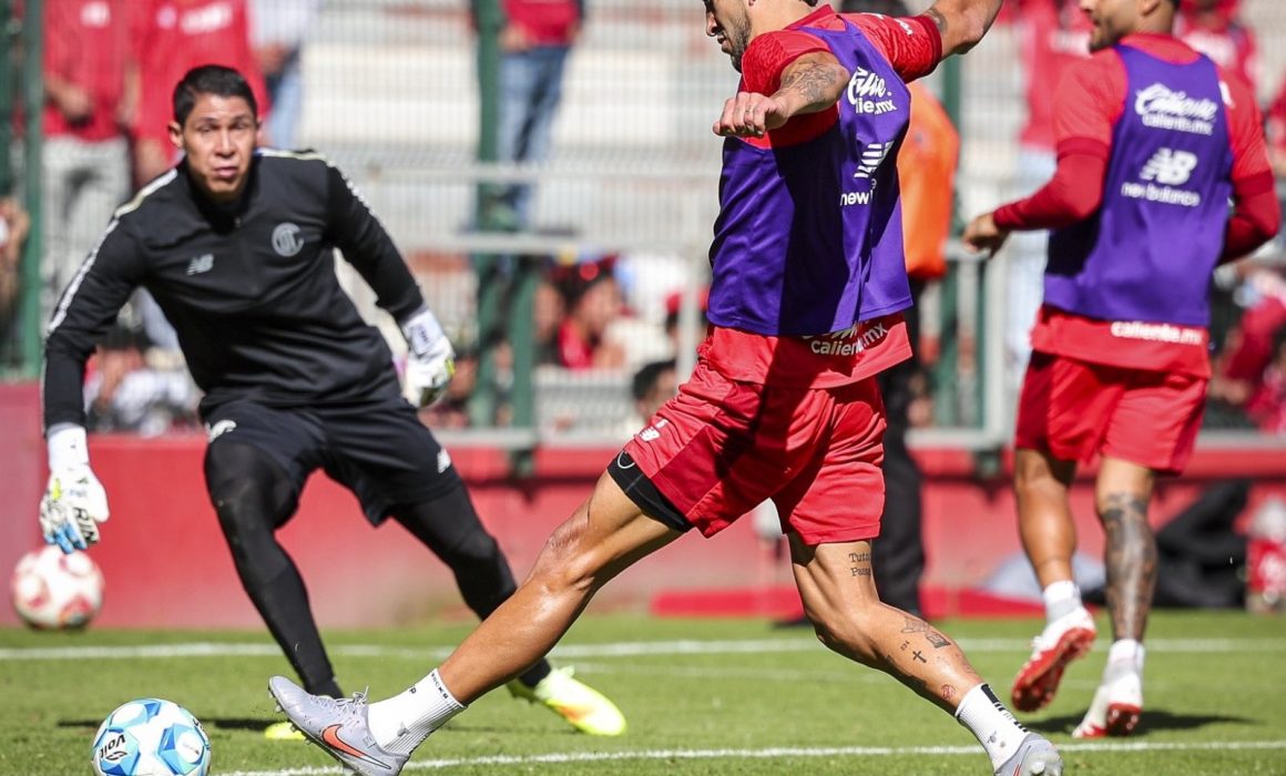 Da Toluca regalo de Reyes a niños con entrenamiento a puerta abierta