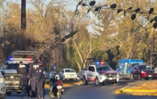 Derrapa y muere motociclista por Paseo Tollocan en San Mateo Atenco