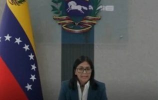 Desmiente Delcy Rodríguez a Trump y exige liberación inmediata de Maduro