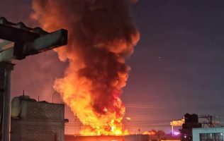 Estalla incendio en fábrica de Xalostoc y activa alerta en Ecatepec