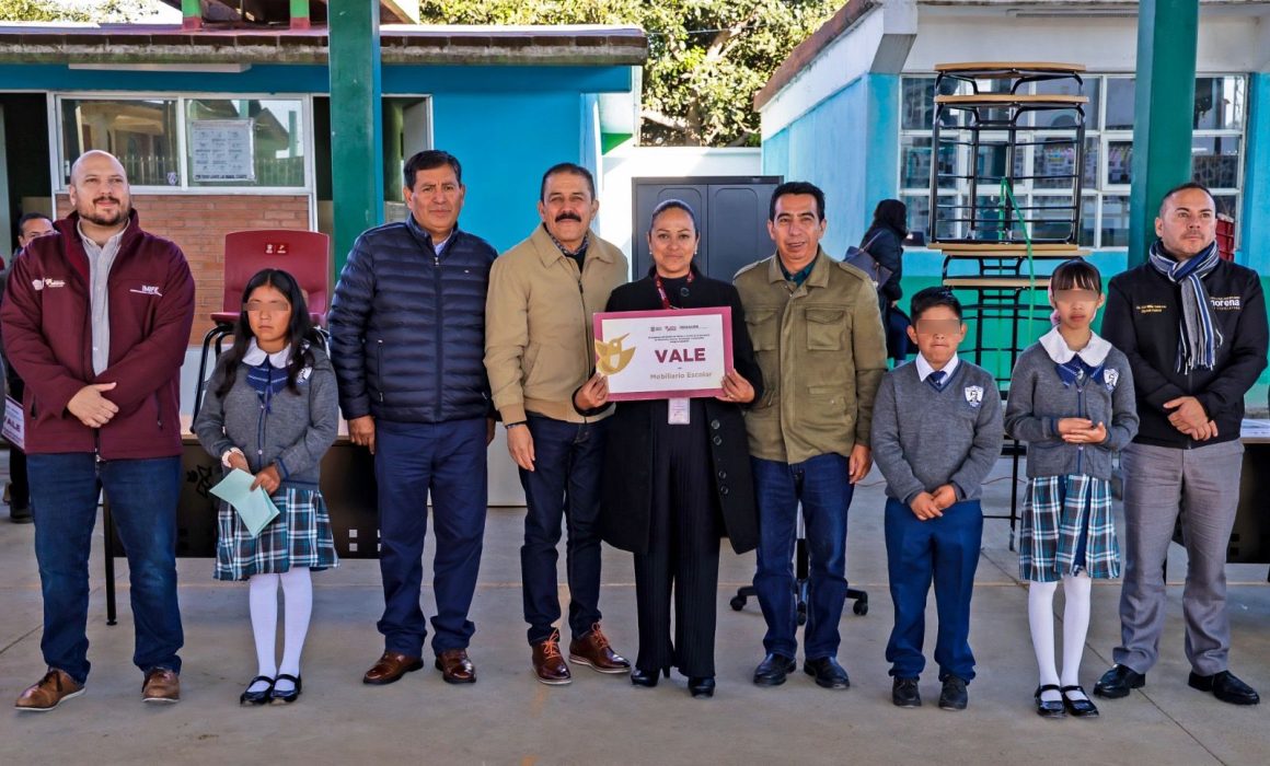 Estrenan mobiliario más de 6 mil estudiantes de Ecatzingo y Atlautla