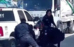 Exhiben abuso policial en Ixtapaluca: golpean a civiles y niños