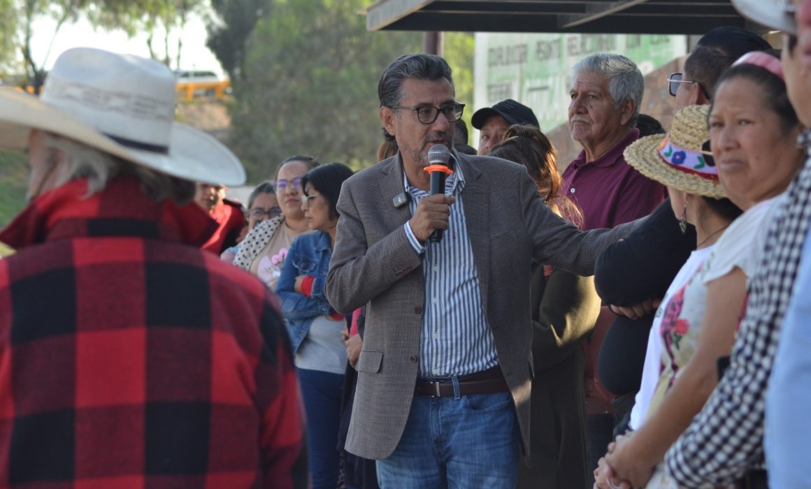 Exigen mototaxis de Teoloyucan el retiro de unidades y bloquean calles