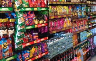 Fingen ser clientes y sacan arma al pagar botanas en tienda de Acolman