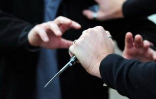Golpean y asaltan a hombre en Ecatepec: son del grupo “Los Dorados”