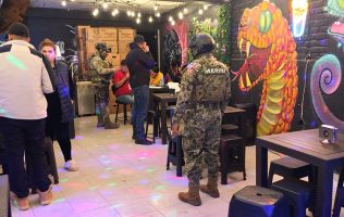 Hacen operativo por venta de alcohol cerca de escuelas en Ecatepec