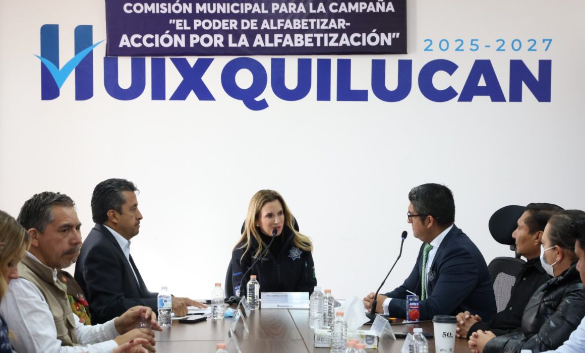 Instala Huixquilucan comisión para erradicar el analfabetismo local