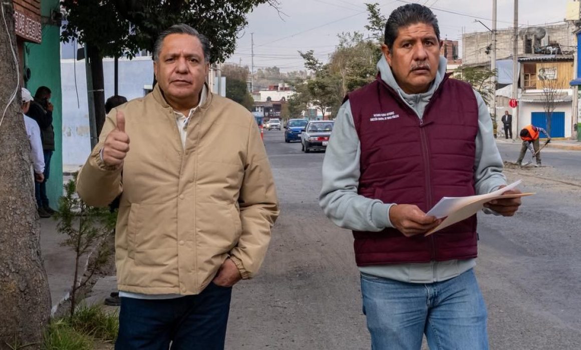 Instala nuevas luminarias Ricardo Moreno en San Buenaventura
