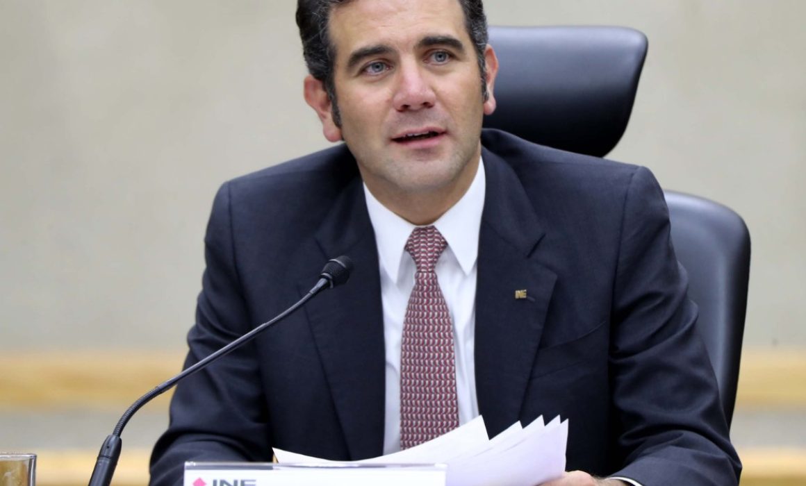 Las Sombras en la Gestión de Lorenzo Córdova al Frente del INE
