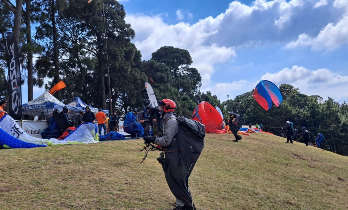 Llaman autoridades a denunciar emergencias durante Abierto de Parapente