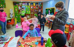 Lleva Delfina Gómez sonrisas y esperanza al Hospital para el Niño