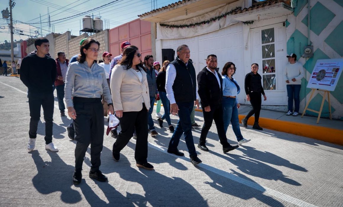 Lleva Ricardo Moreno obras viales a comunidades olvidadas de Toluca