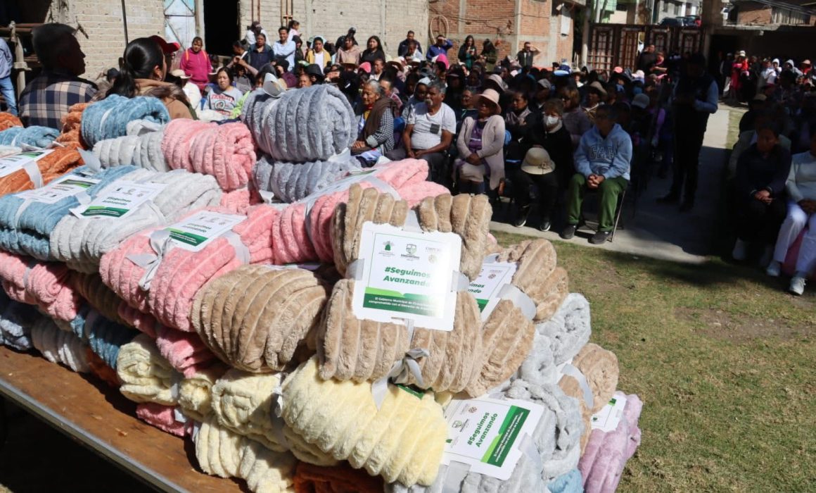 Llevan apoyos invernales a comunidades de Zinacantepec durante temporada
