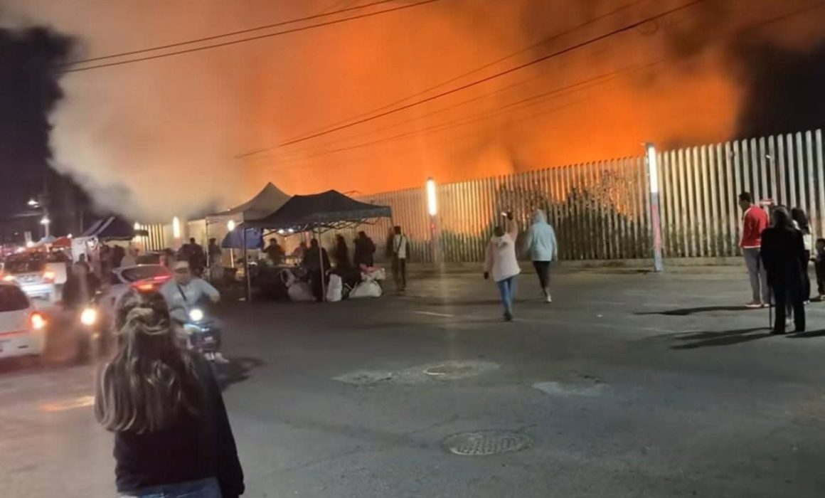 Moviliza incendio en COBAEM 56 de Ixtapaluca a cuerpos de emergencia