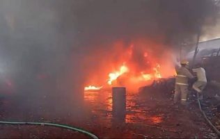 Muere hombre tras explosión en bodega de pirotecnia en Texcoco