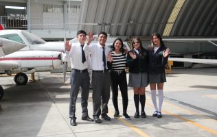 Persiguen jóvenes mexiquenses el sueño de trabajar con aviones