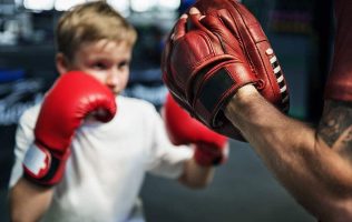 Promueven activación física con clase de box gratuita en Zinacantepec