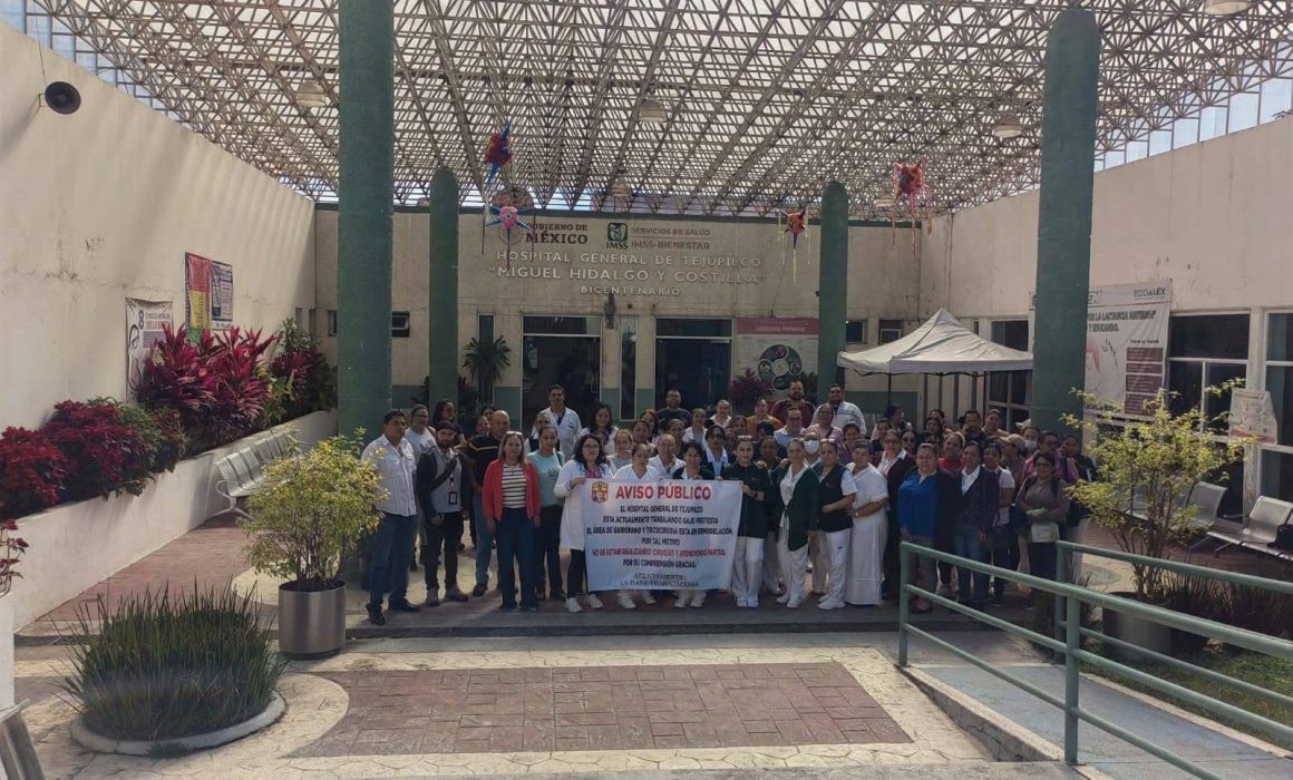 Protestan trabajadores del Hospital General de Tejupilco