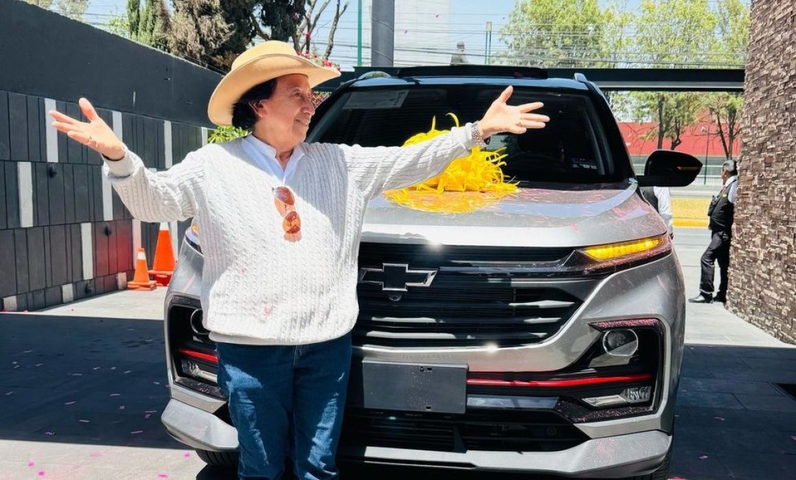Provoca Juana Díaz choque político en El Oro y clausura el Teatro Juárez