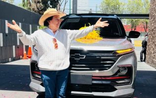 Provoca Juana Díaz choque político en El Oro y clausura el Teatro Juárez