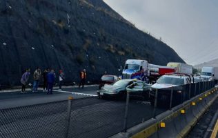 Provocar accidente intenso tráfico en la autopista Chamapa-Lechería