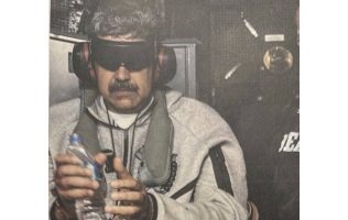 Publica Trump foto de Nicolás Maduro desde el buque militar USS Iwo Jima