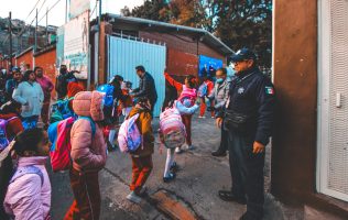 Refuerza cuidados para niños en regreso a clases ante frío invernal