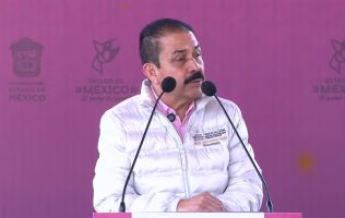 Refuerzan escuelas en Edomex con Mochila de Paz y becas federales