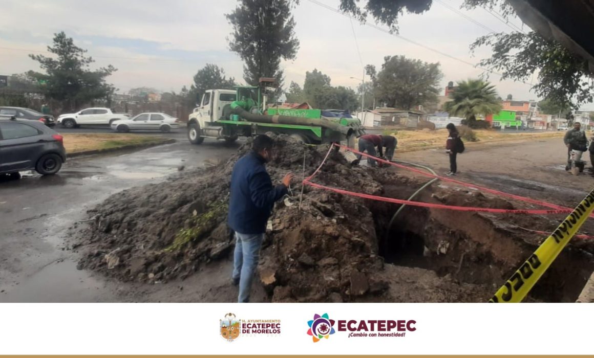 Repara gobierno de Ecatepec mega fuga de agua en tubería de 12 pulgadas