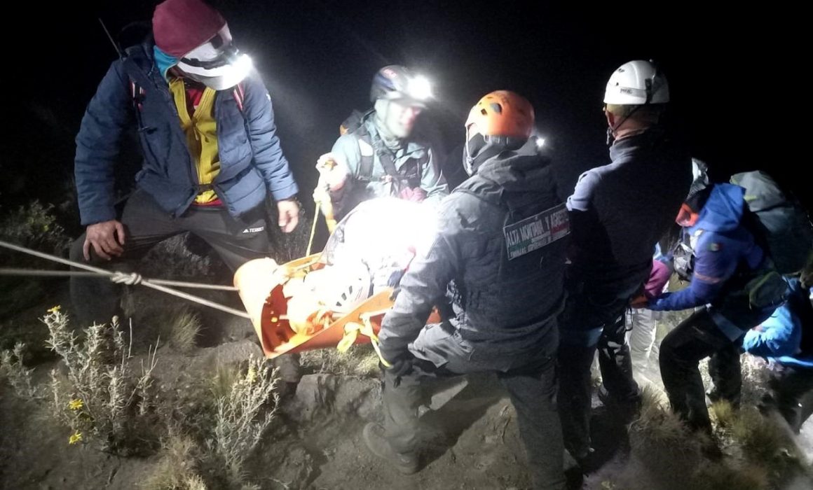 Rescatan a mujer lesionada en el Iztaccíhuatl-Popocatépetl