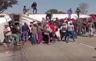 Saquean carga tras volcadura en Jilotepec; paraliza la México–Querétaro