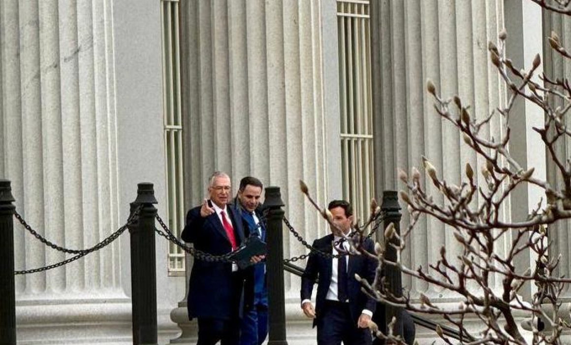 Se reúne Salinas Pliego con el Secretario del Tesoro de EU, Scott Bessent