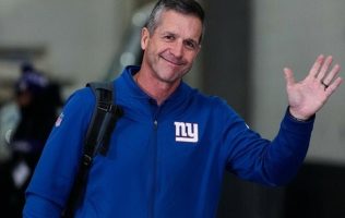 Siguen despidos en la NFL; algunos equipos esperan para buscar sustituto