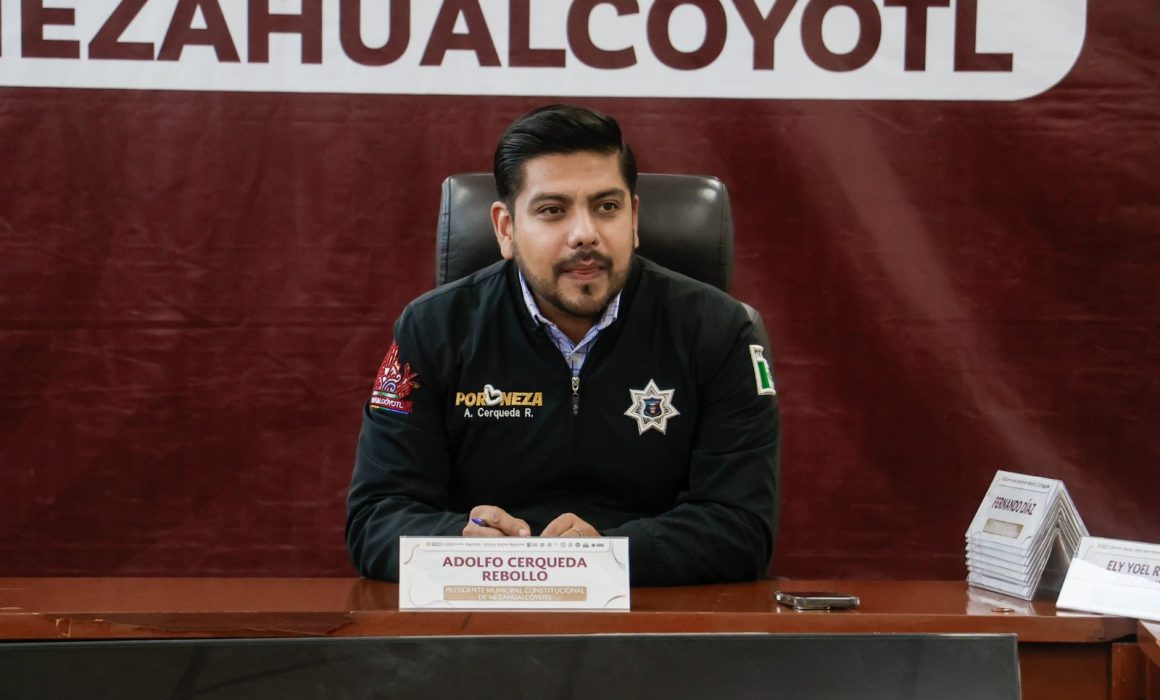 Toman ayuntamiento de Nezahualcóyotl; Adolfo Cerqueda ignora quejas