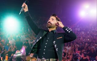 Va Alejandro Fernández por 6 Premios Lo Nuestro