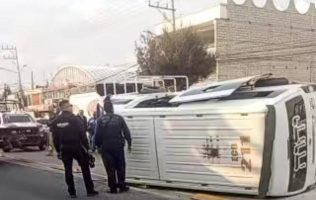 Volcadura de combi en San Cristóbal deja 4 pasajeros lesionados