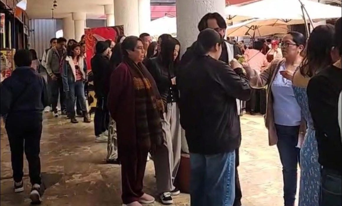 Abarrotan toluqueños centros de vacunación ante brote de sarampión