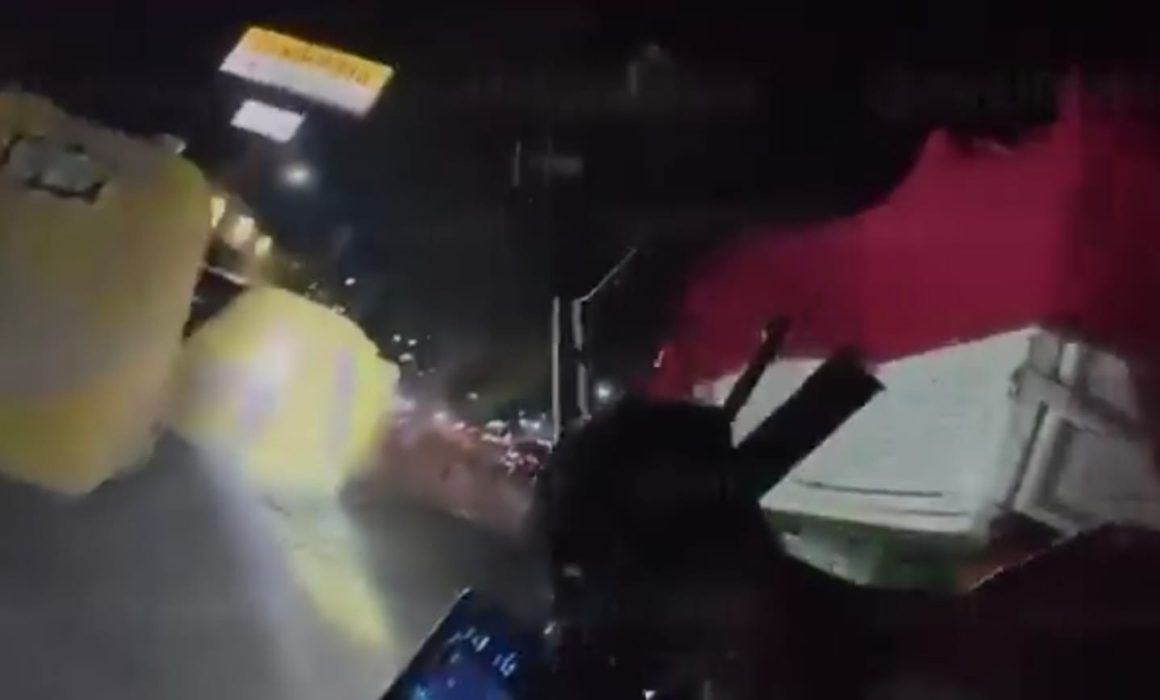 Arrolla conductor a motociclista y huye en Ecatepec