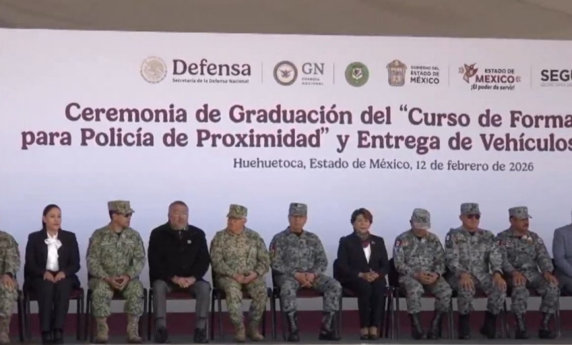 Asiste Delfina Gómez a la graduación de 143 nuevos policías