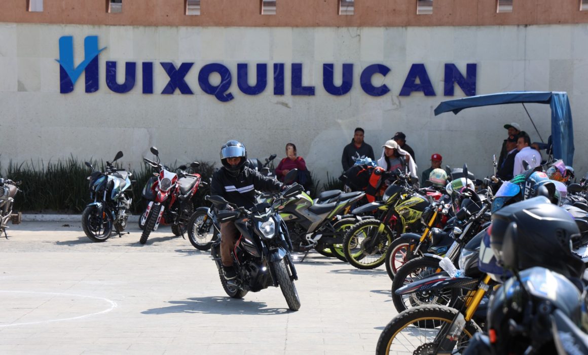 Certifican motociclistas en Huixquilucan para reducir accidentes viales