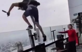 Clausuran terraza del Hotel Riu por joven que se lanzó en paracaídas