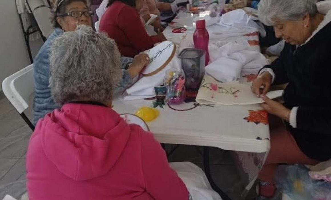 Concluye Ayuntamiento de Jilotzingo curso de bordado