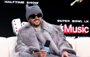 Confiesa Bad Bunny no dormir por show en Súper Bowl