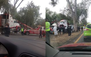 Confirman 2 muertos en accidente de camión cargado de acero en Texcoco